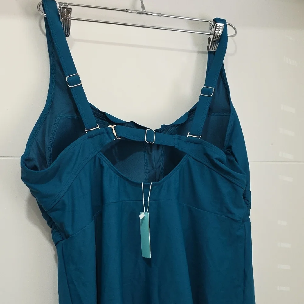 Elegant Teal One-Piece Swimsuit - Picture 6 of 8